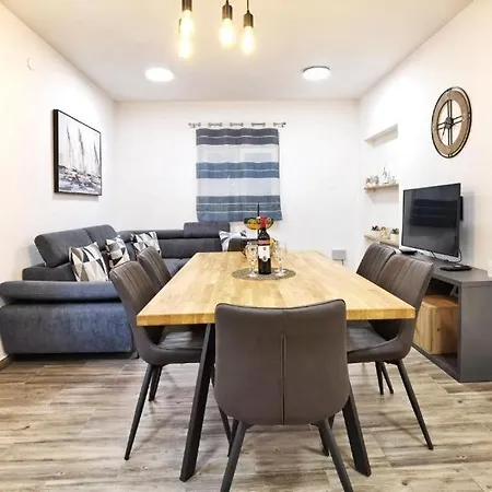 Appartement With A Parking Space - 22796 Split
